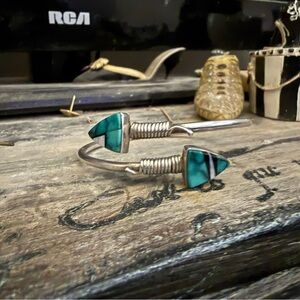 Vintage signed Native American SS/turquoise/opal/onyx arrowhead bracelet